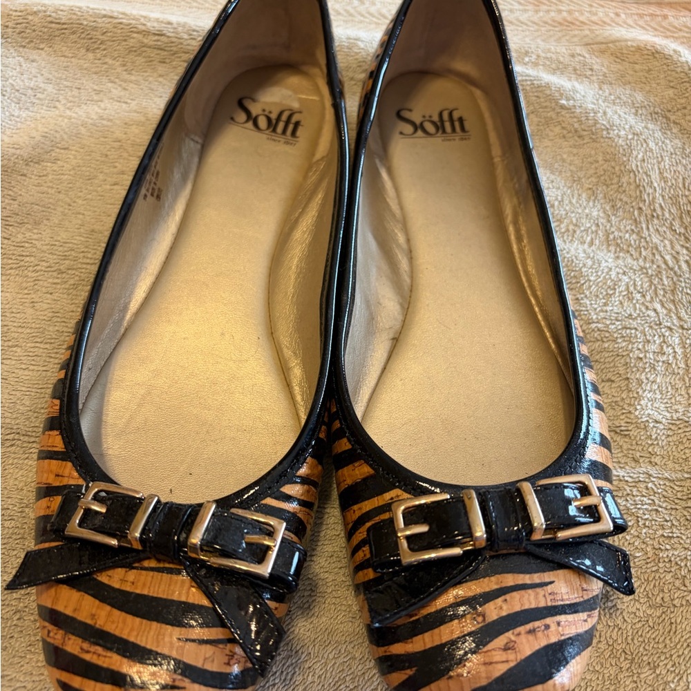 Sofft Black and Tan Striped Flats